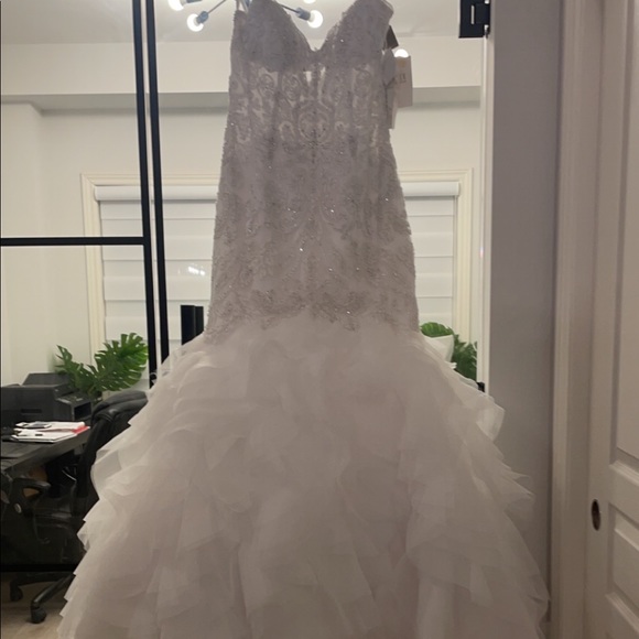 New MoriLee wedding dress with sweetheart neckline - Picture 8 of 10